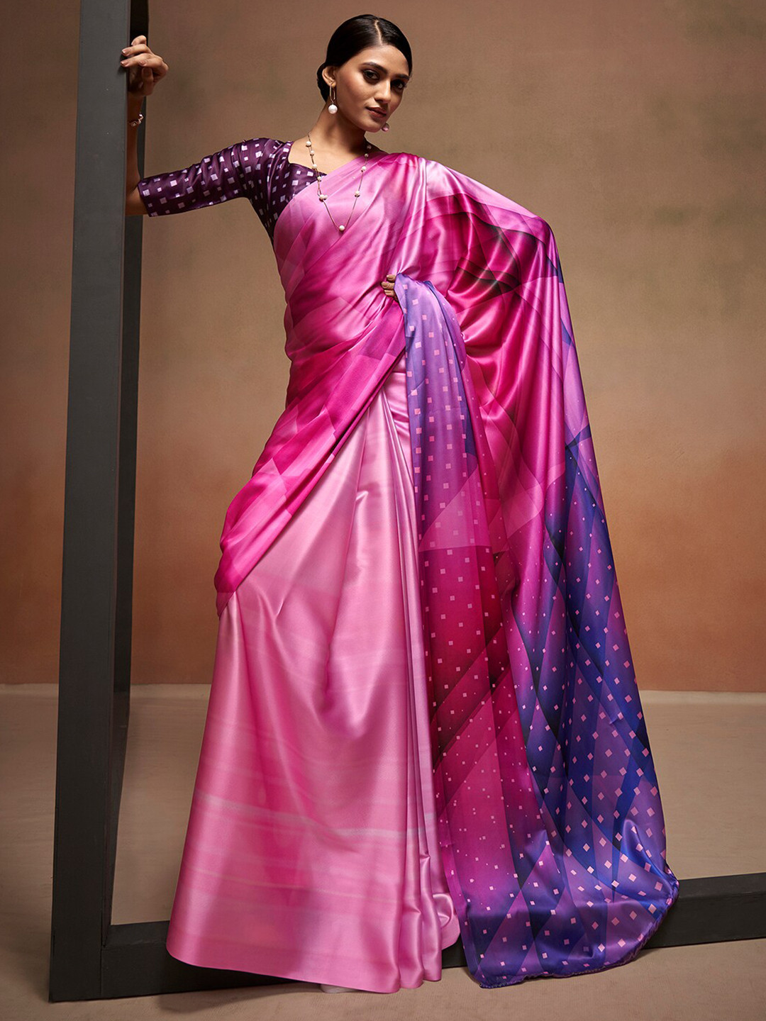 

Satrani Printed Ombre Satin Saree, Pink