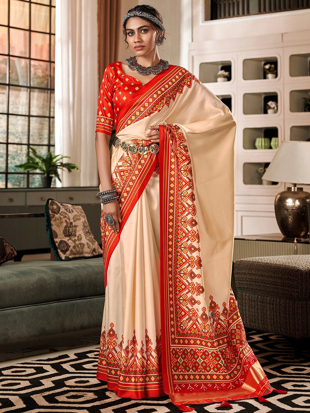 

Satrani Cream-Coloured Ethnic Motif Printed Border Saree