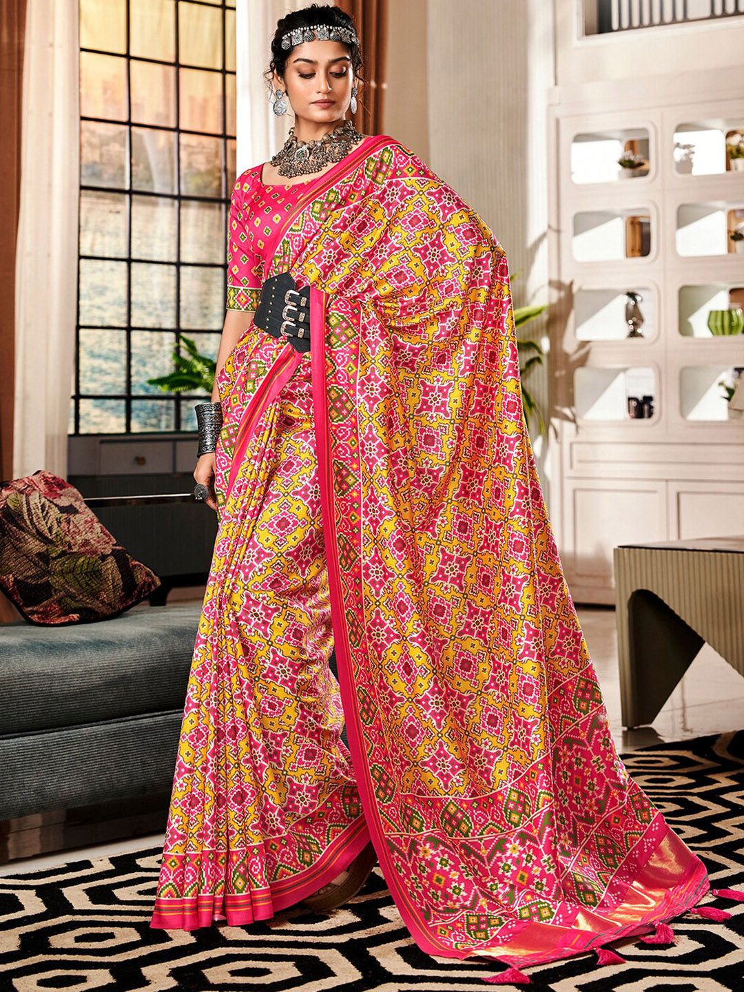 

Satrani Pink Ethnic Motifs Printed Saree