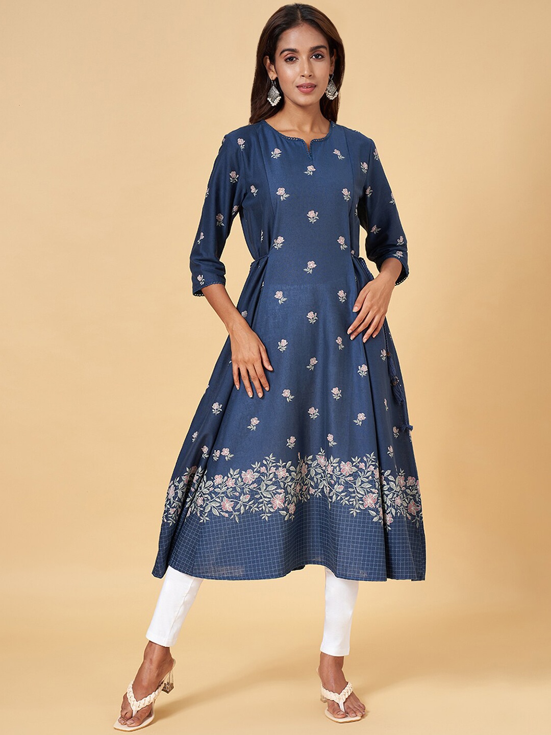 

RANGMANCH BY PANTALOONS Floral Embroidered Anarkali Kurta, Blue