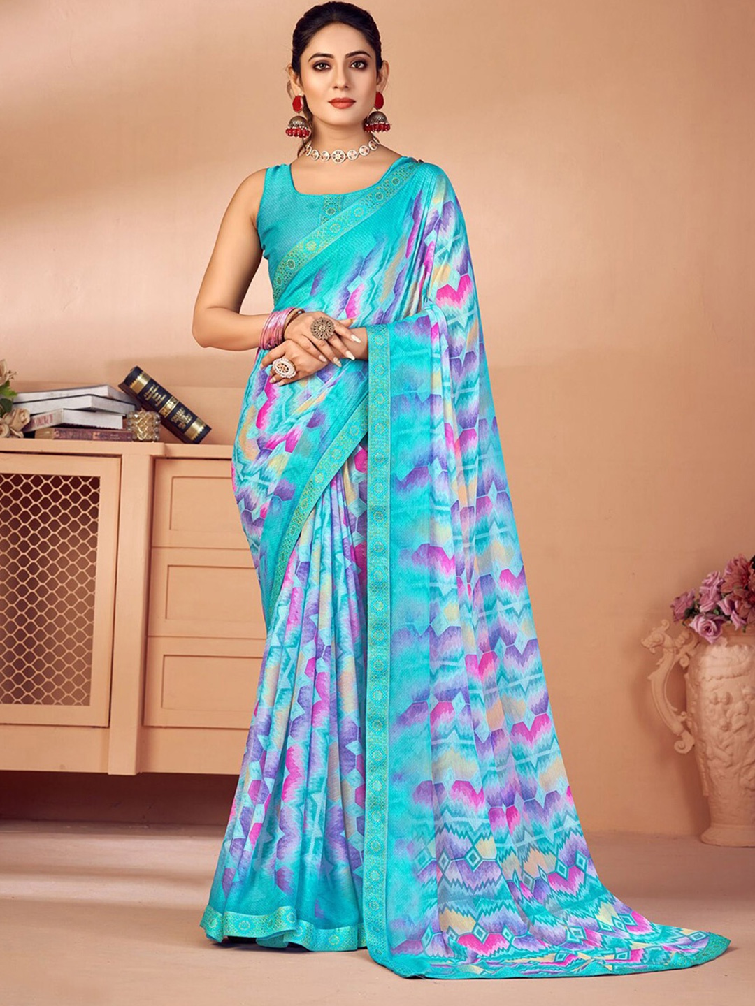 

Satrani Abstract Printed Zari Saree, Turquoise blue