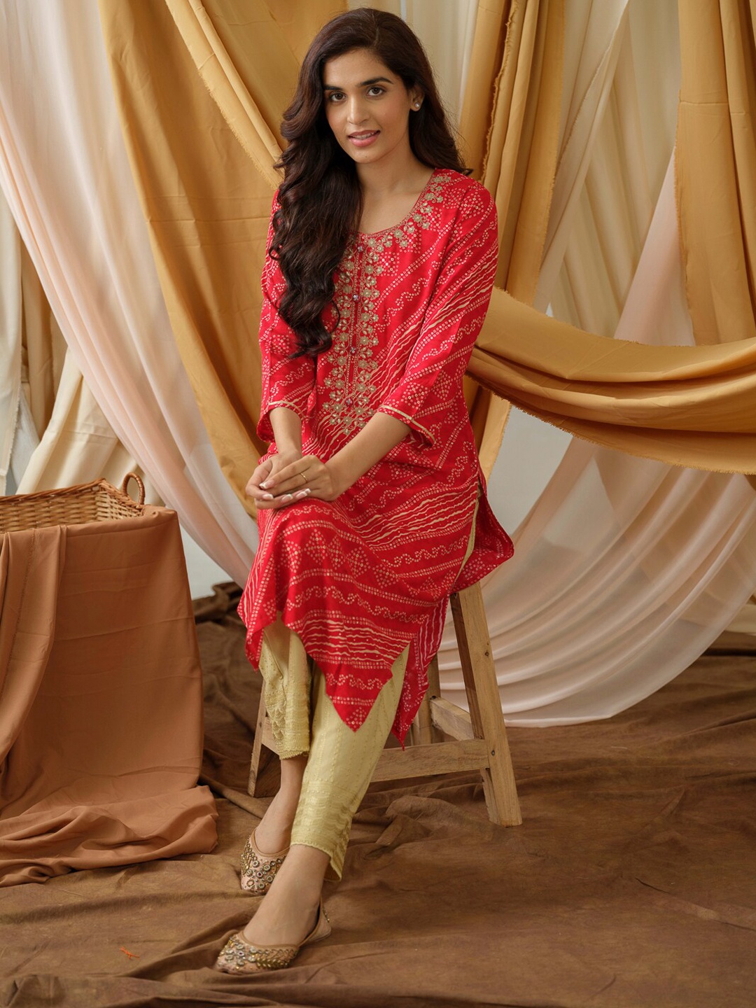 

Sangria Ethnic Motifs Embroidered Straight Kurta, Red