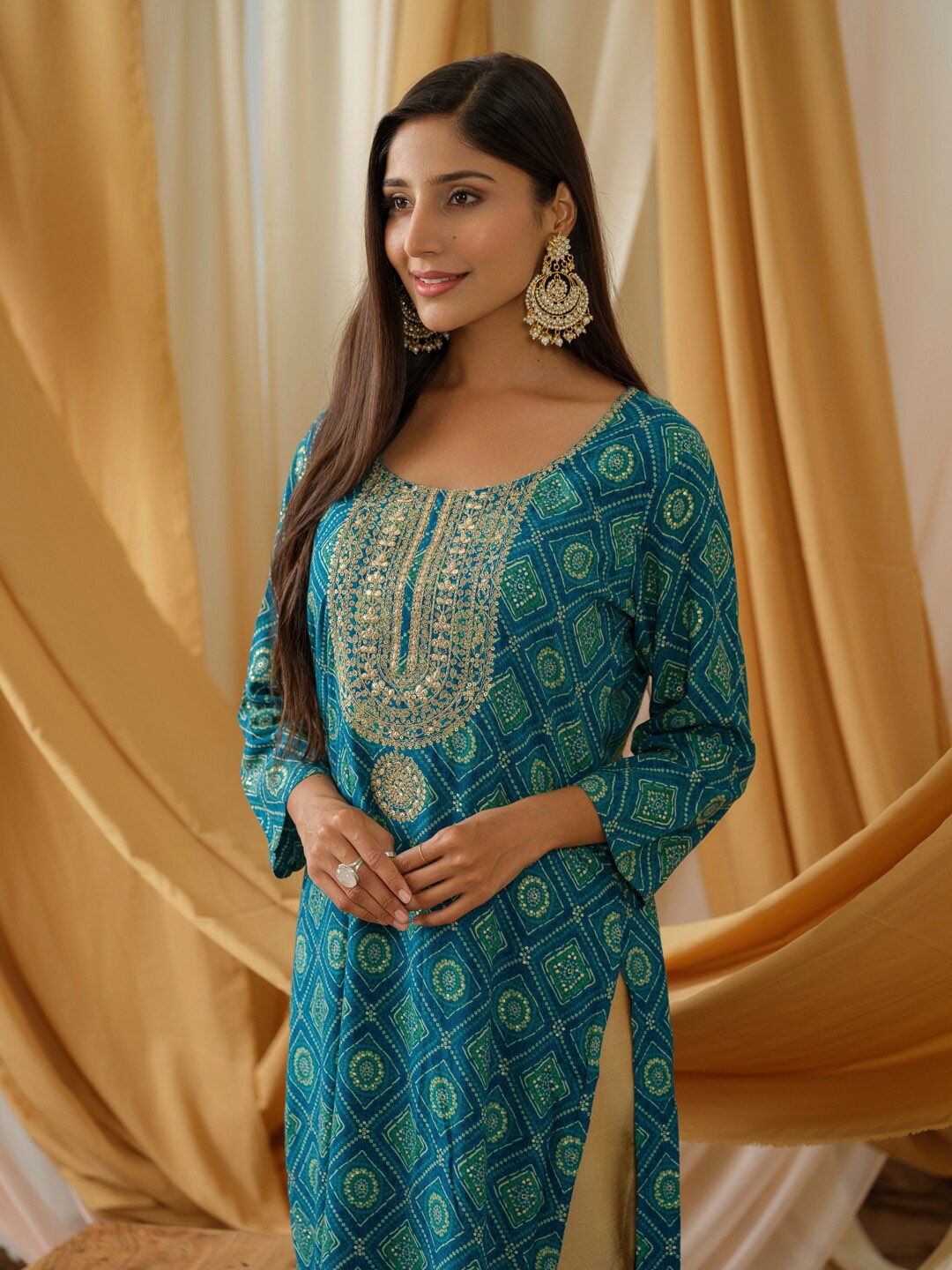 

Sangria Geomteric Printed Zari Round Neck Straight Kurta, Blue