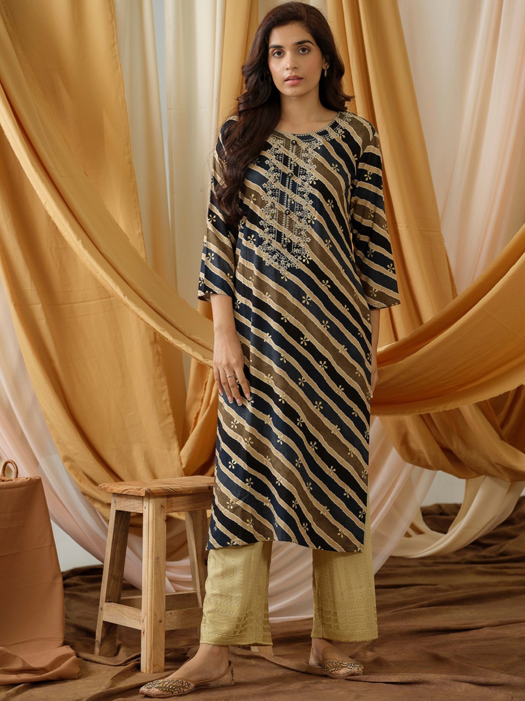 

Sangria Printed & Embroidered Straight Kurta, Navy blue