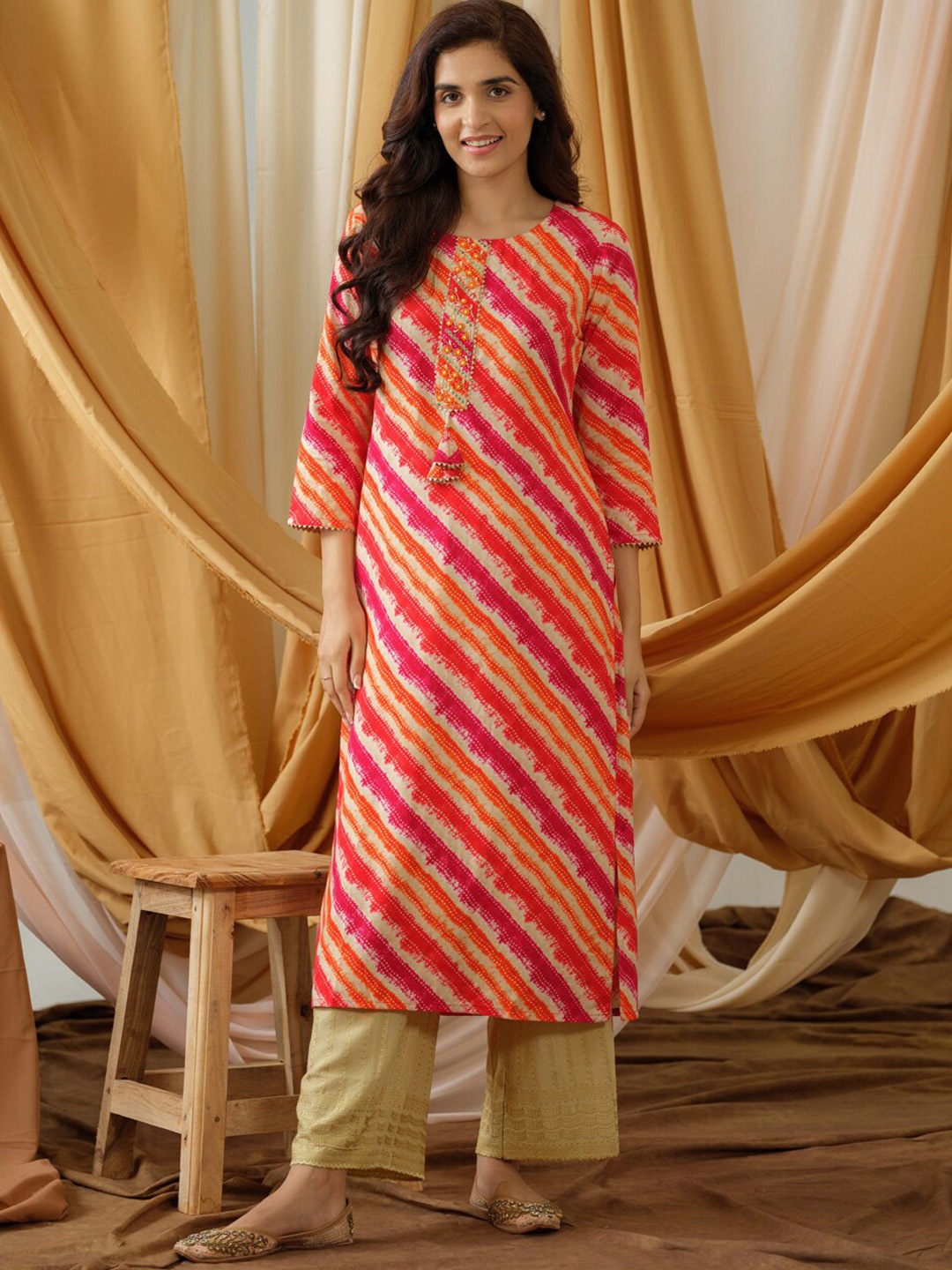 

Sangria Leheriya Printed Round Neck Straight Kurta, Orange