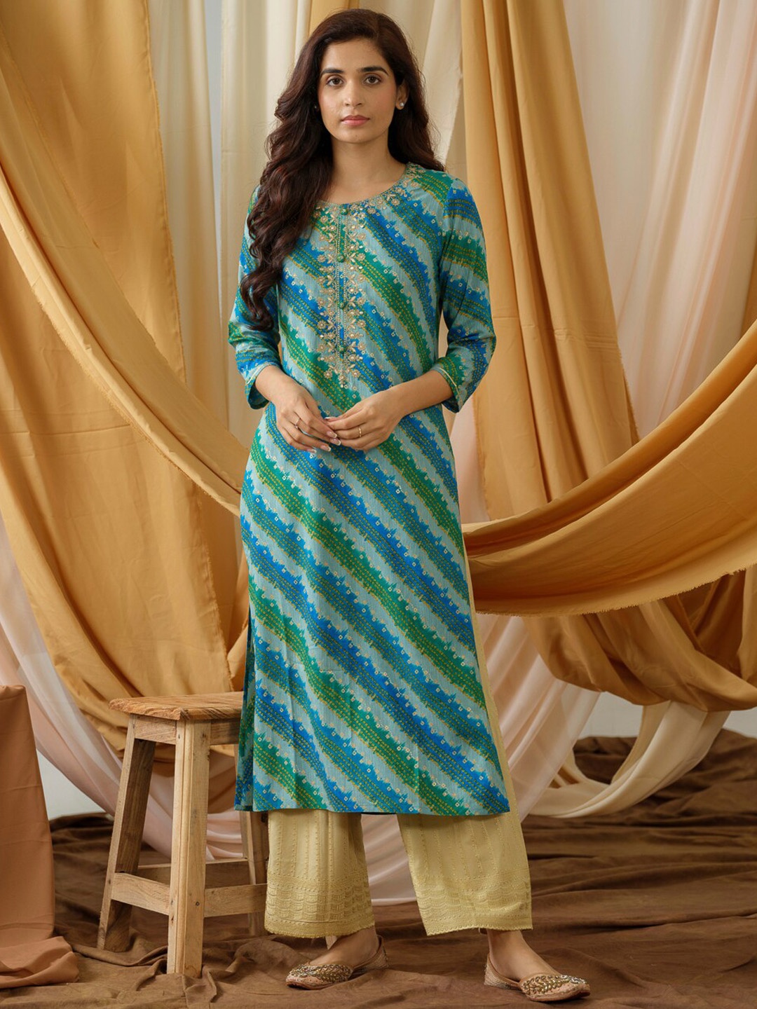 

Sangria Leheriya Printed Round Neck Straight Kurta, Blue