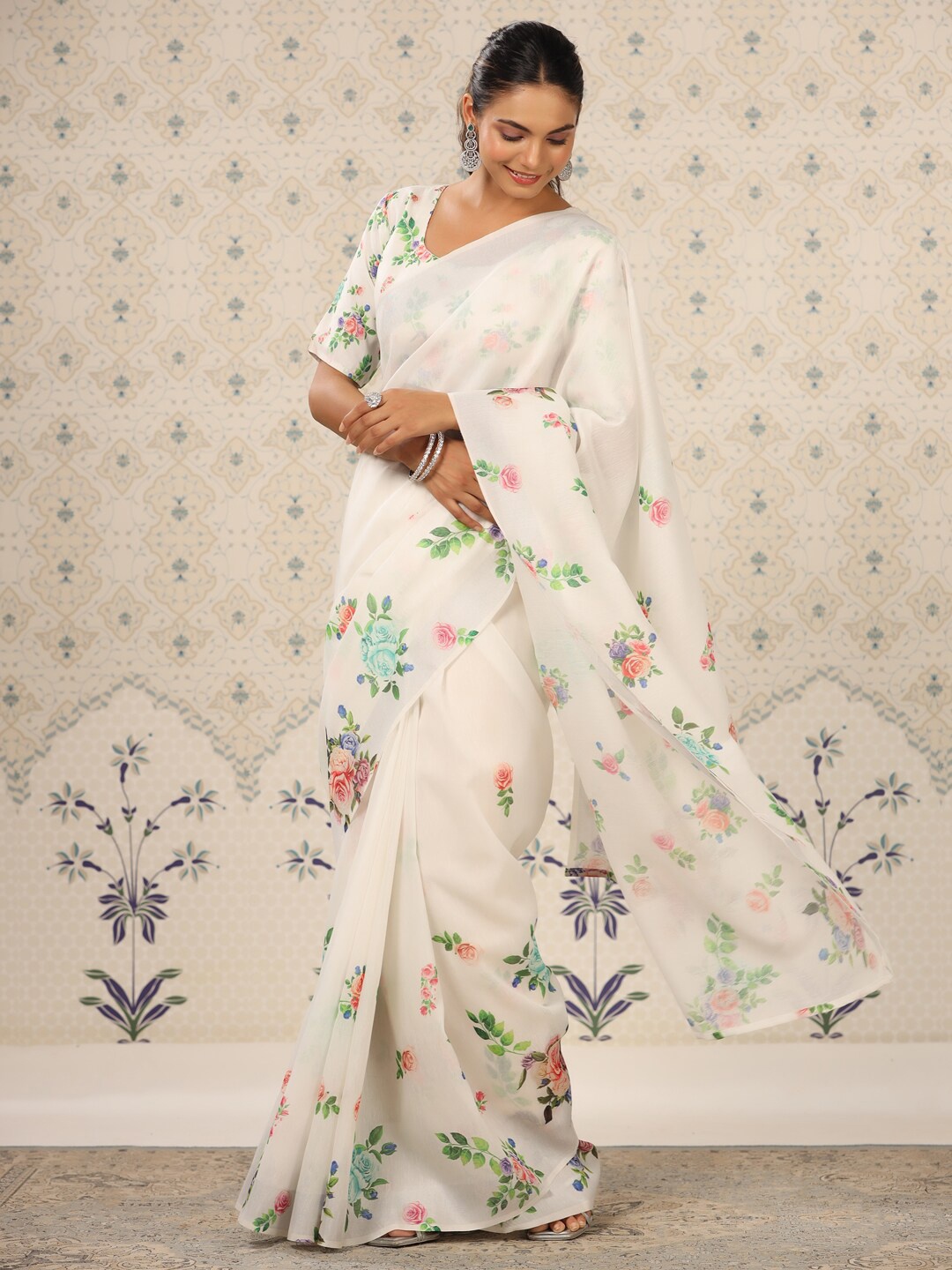 

Ode by House of Pataudi White & Green Floral Printed Pure Linen Saree