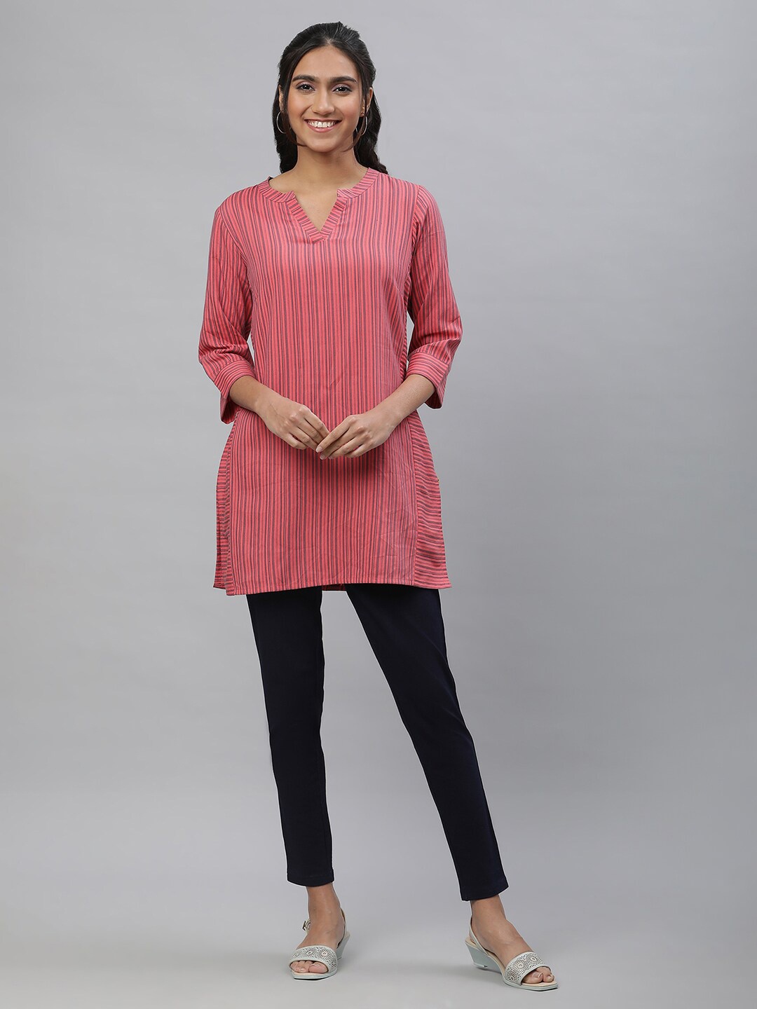 

AURELIA Striped Notched Round Neck Straight Kurti, Pink