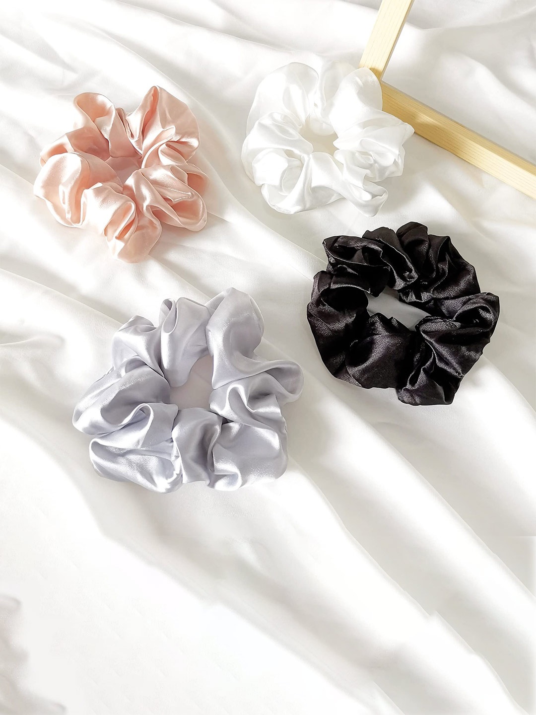 

VAGHBHATT Set of 4 Hair Accessory Set, White
