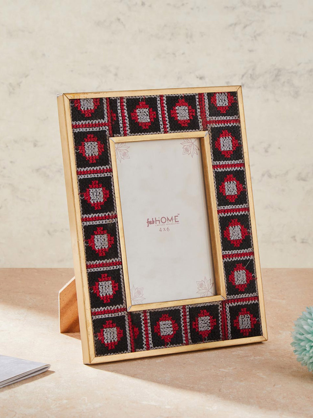 

Fabindia Boota Black & Red Wooden Photo Frame