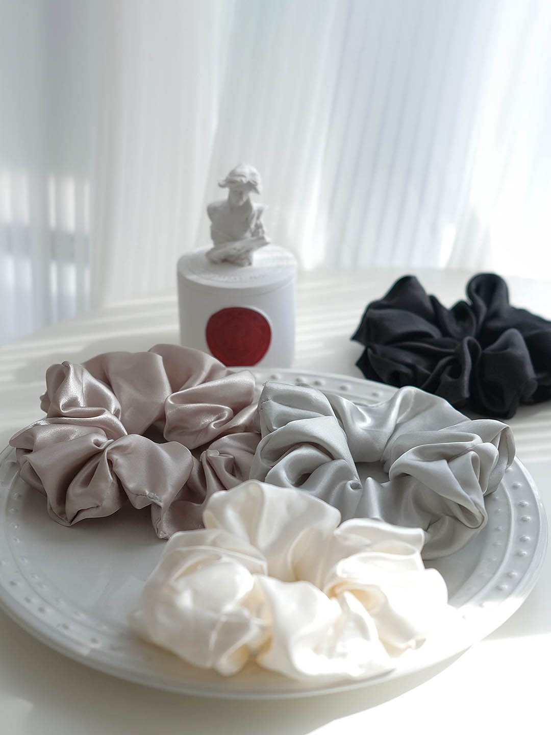 

FIMBUL Set of 4 Satin Silk Scrunchies, White