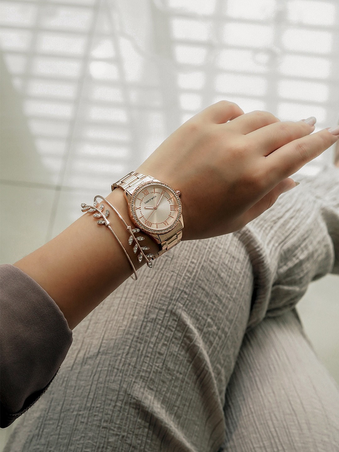 

JOKER & WITCH Women Watch & Bracelet Gift Set, Rose gold