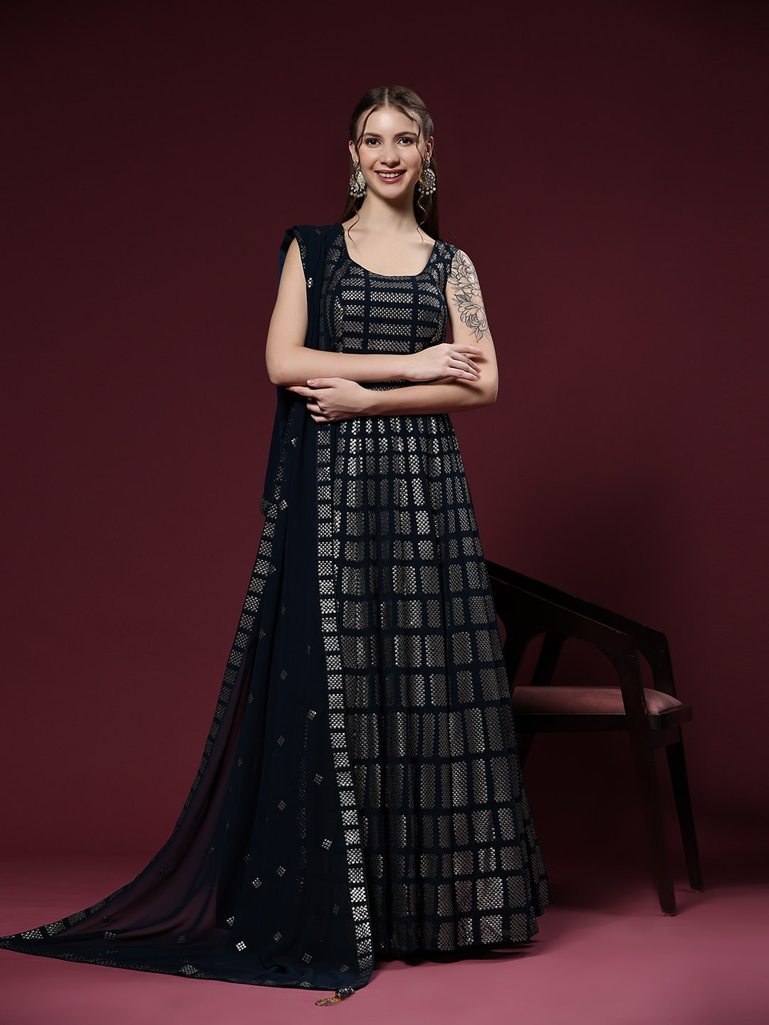 

JUST FASHION Embellished Sequined Georgette Ethnic Gown With Dupatta, Black