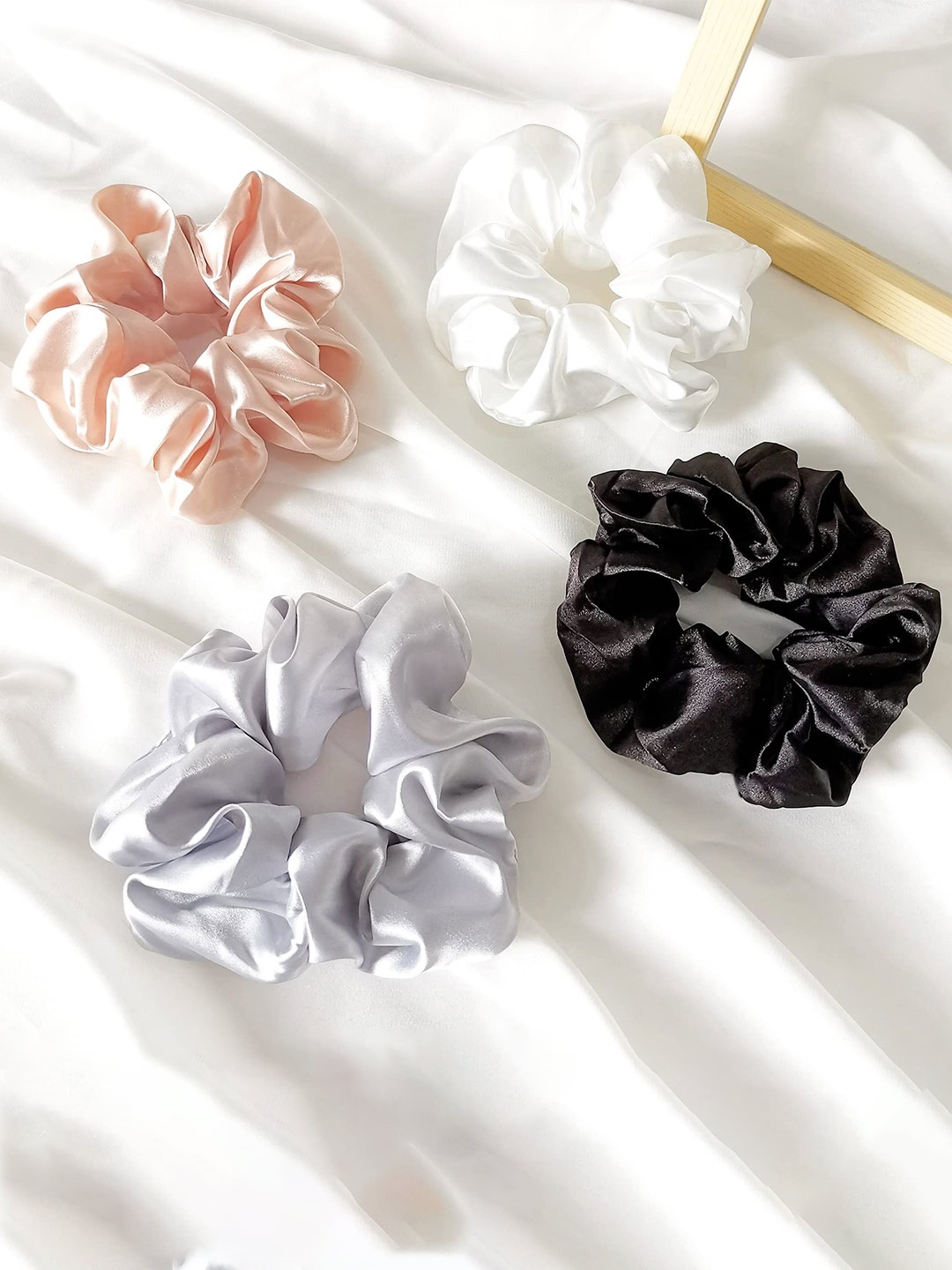

Krelin Women Set of 4 Hair Accessory Set, Black