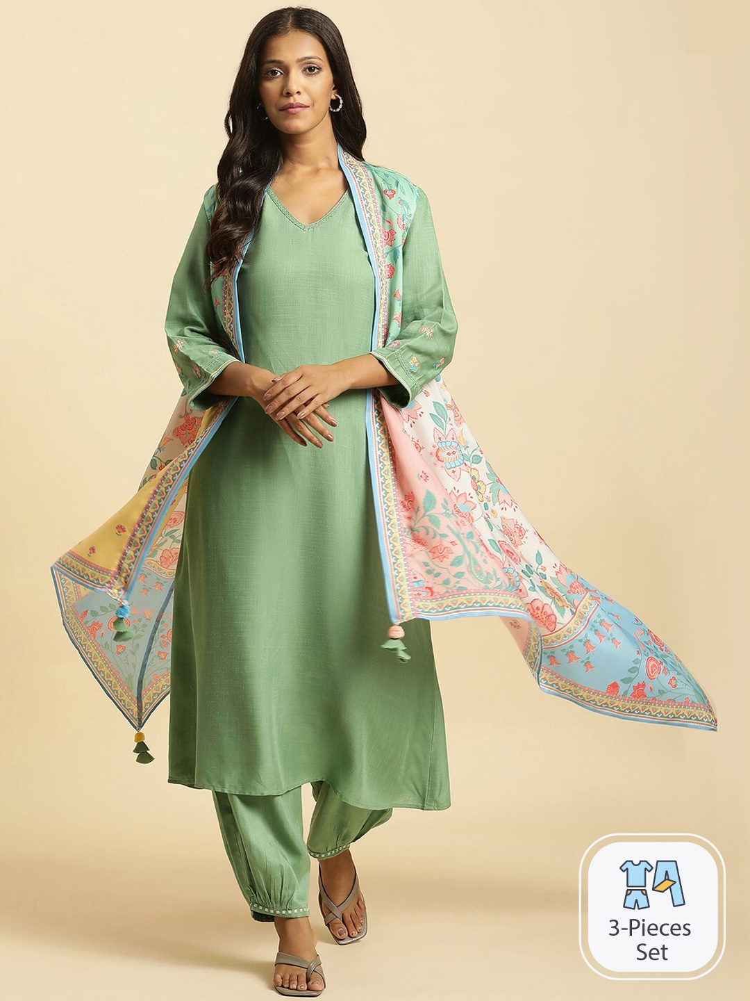 

W V-Neck Straight Kurta With Salwar & Jacket, Green