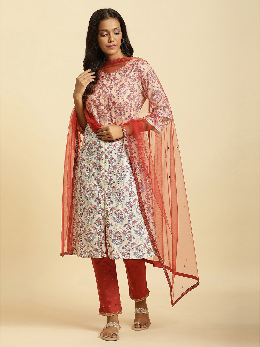 

W Red Sequined Dupatta
