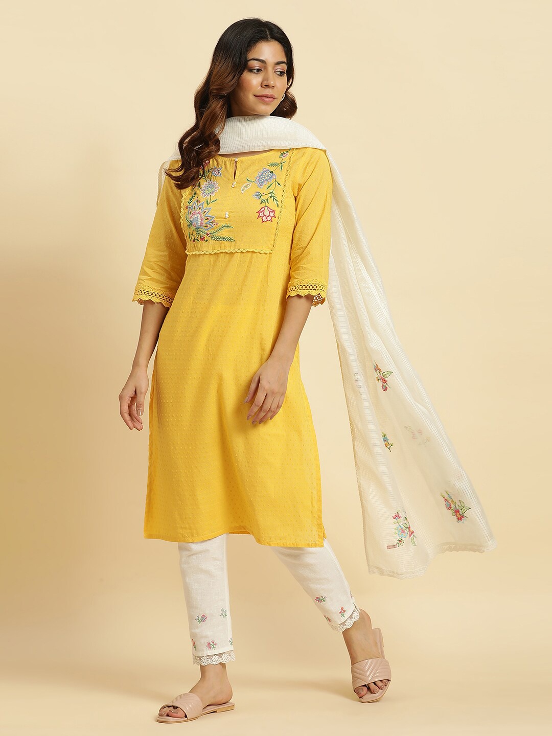 

W Floral Embroidered Dupatta, White