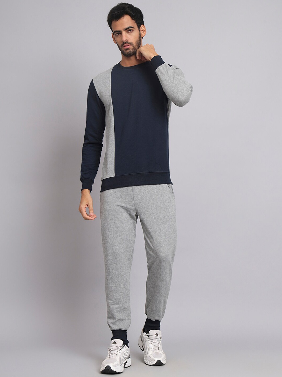 

GLITO Colorblocked Round Neck Tracksuits, Navy blue