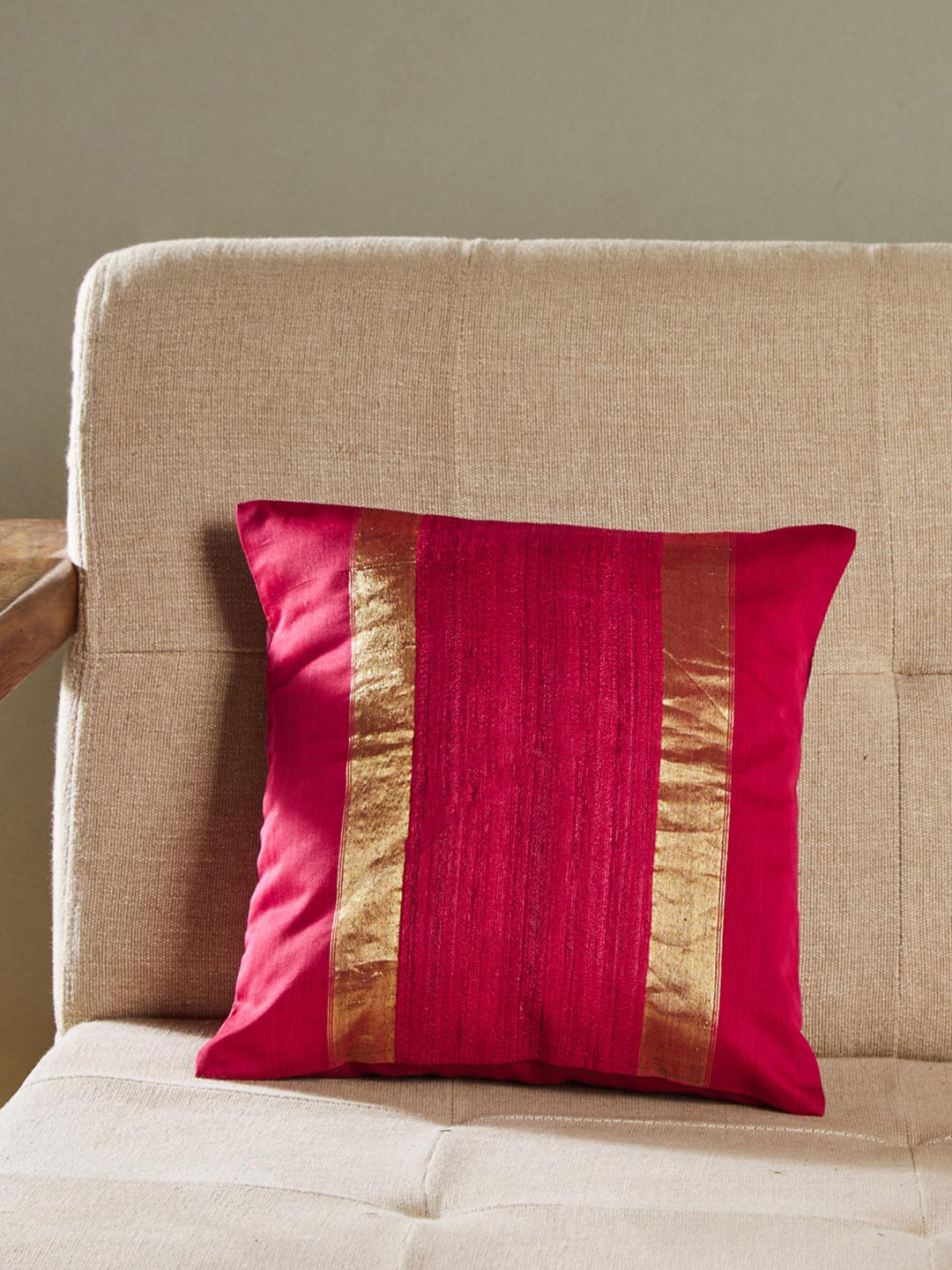 

Fabindia Fuchsia & Gold-Toned Self Design Zari Square Cushion Cover
