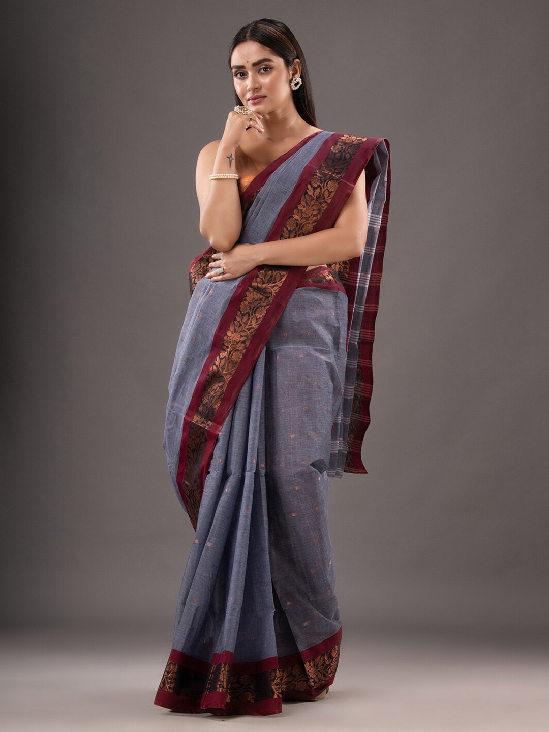 

Mitera Grey & Maroon Ethnic Motif Woven Design Zari Pure Cotton Taant Saree