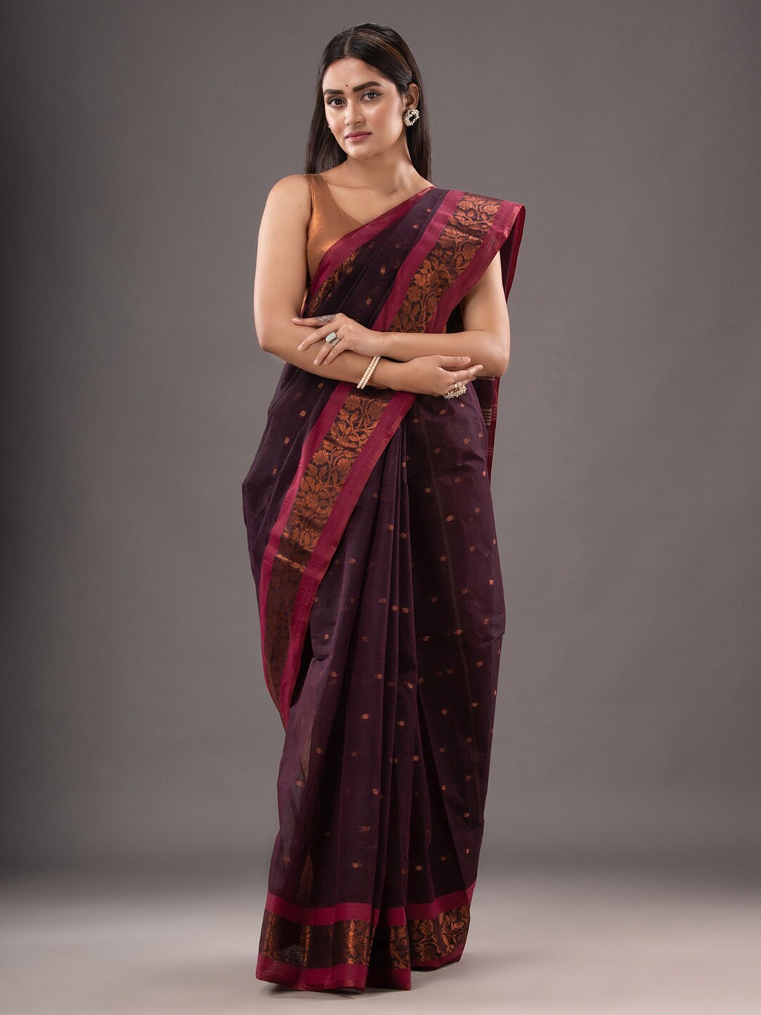 

Mitera Magenta & Purple Geometric Woven Design Zari Pure Cotton Taant Saree