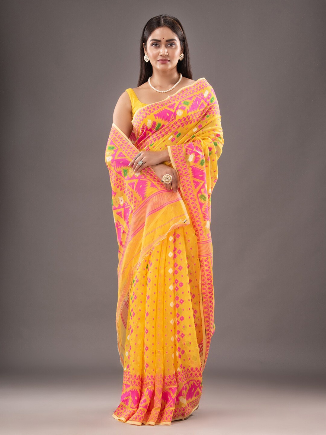 

Mitera Geometric Printed Silk Cotton Jamdani Saree, Yellow