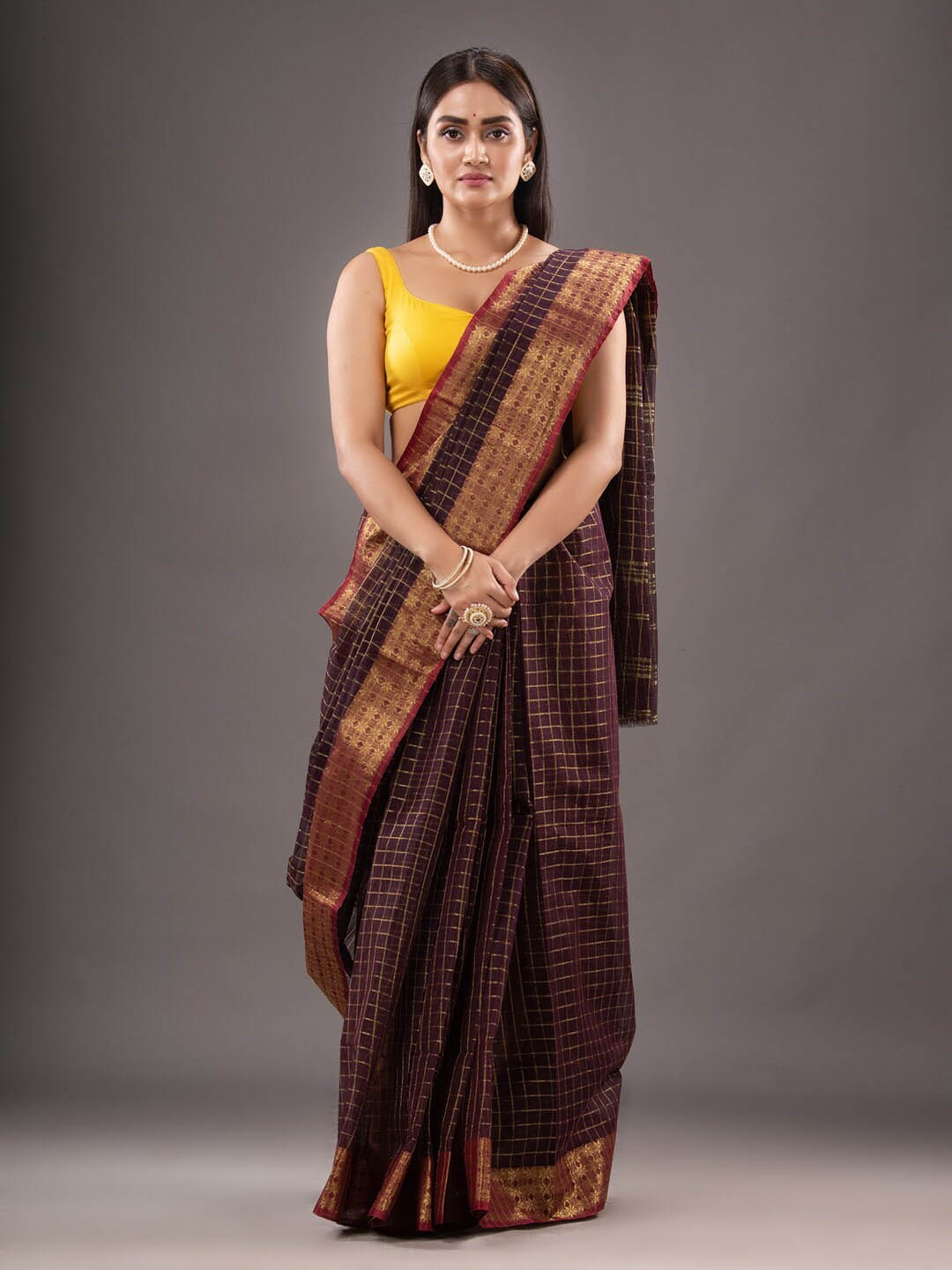 

Mitera Magenta & Gold-Toned Checked Zari Pure Cotton Taant Saree, Burgundy