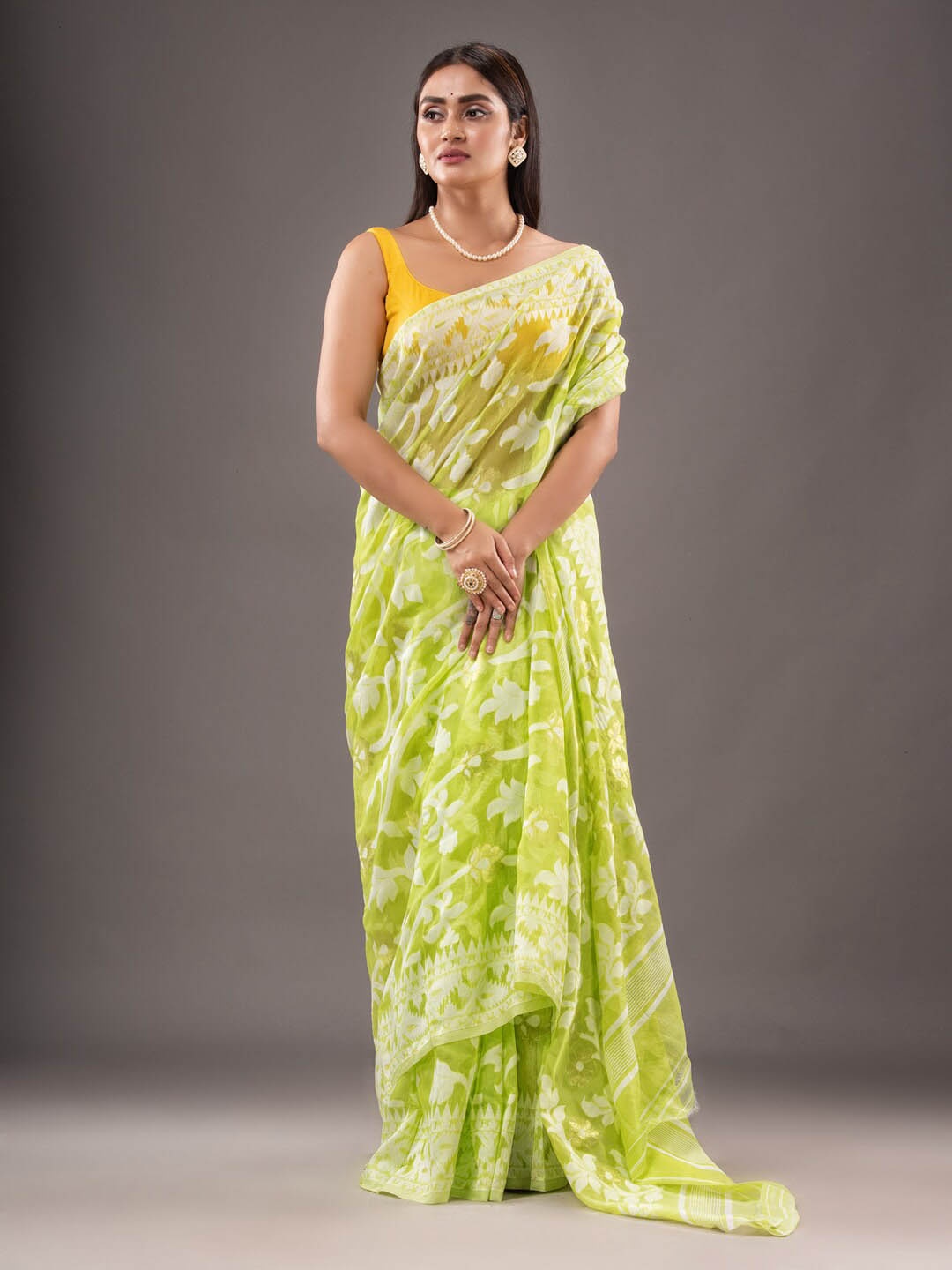 

Mitera Lime Green & White Floral Woven Design Silk Cotton Jamdani Saree