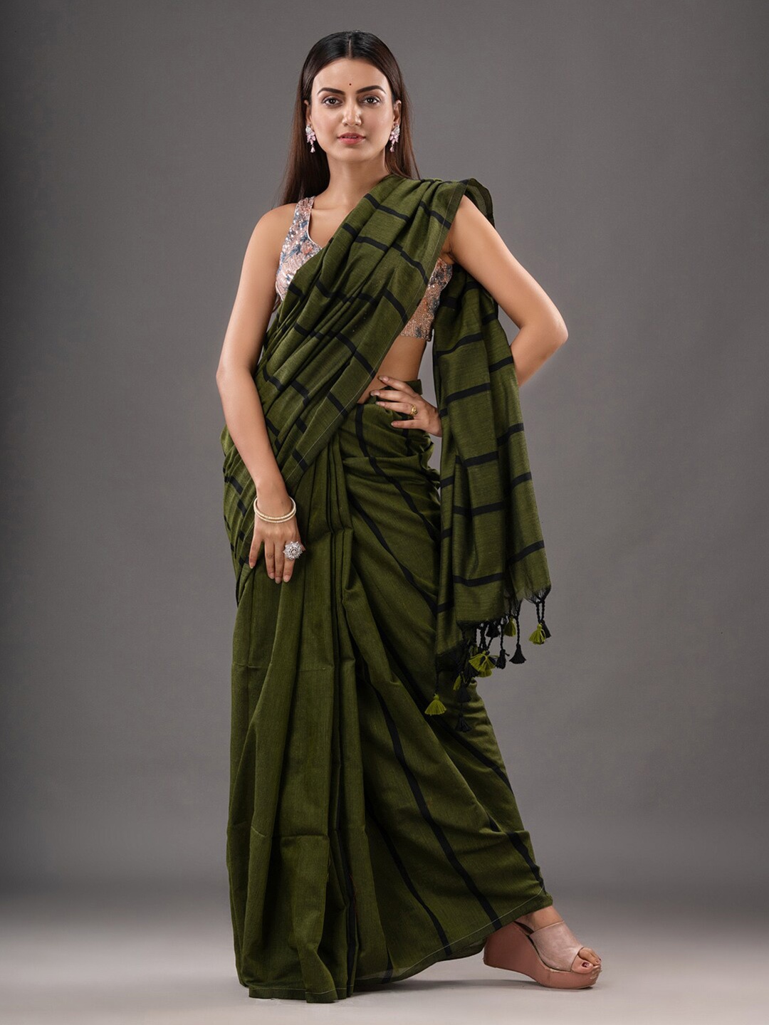 

Mitera Olive Green & Gold-Toned Striped Pure Cotton Saree