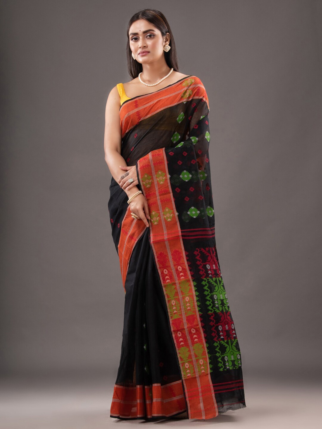 

Mitera Black & Red Geometric Woven Design Pure Cotton Jamdani Saree
