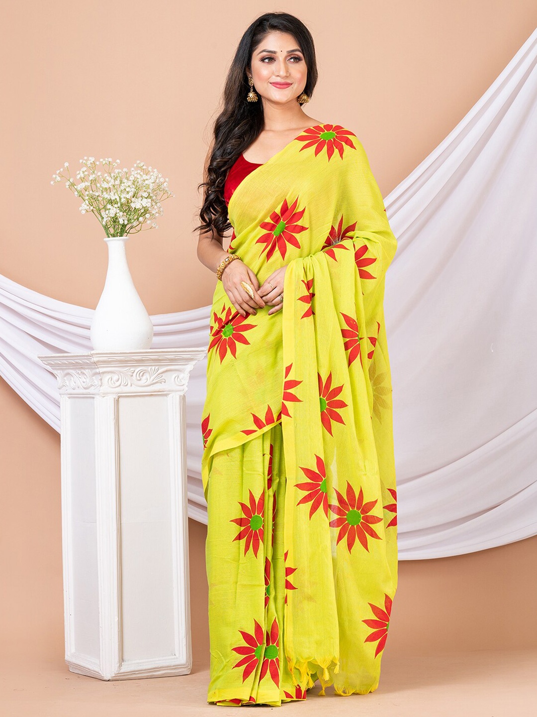 

Laa Calcutta Floral Printed Pure Cotton Saree, Fluorescent green