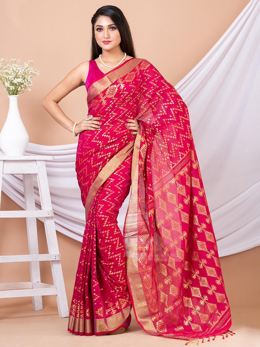 

Laa Calcutta Woven Design Zari Saree, Magenta