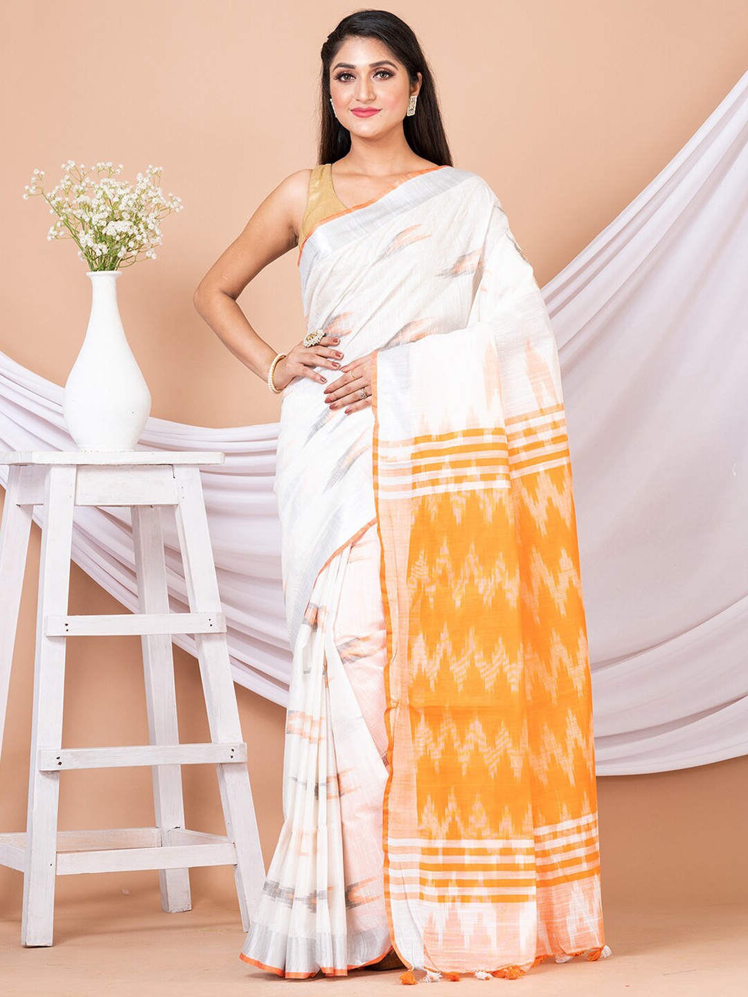

Laa Calcutta Abstract Woven Design Silk Cotton Saree, White