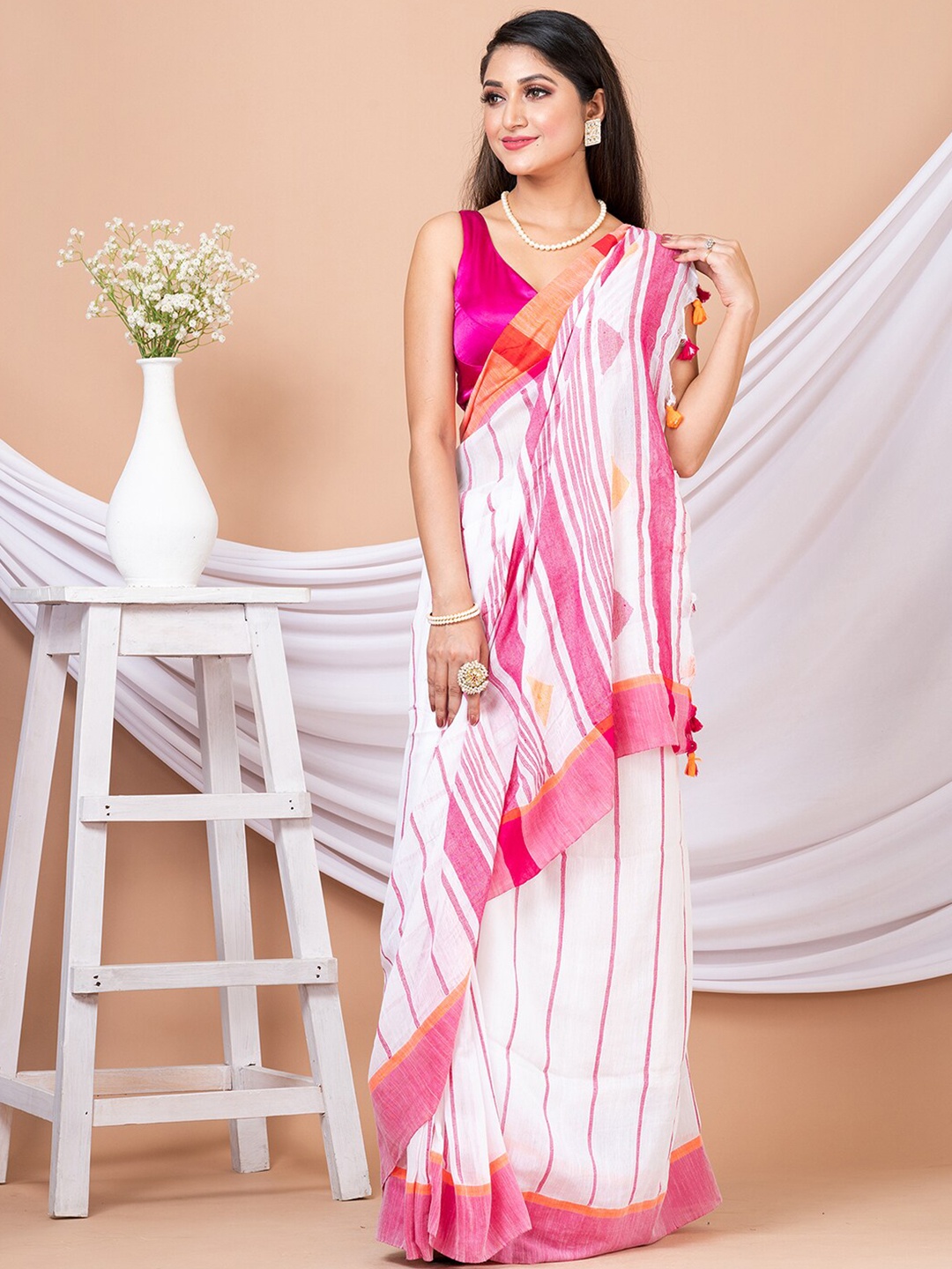 

Laa Calcutta Woven Design Pure Cotton Saree, White