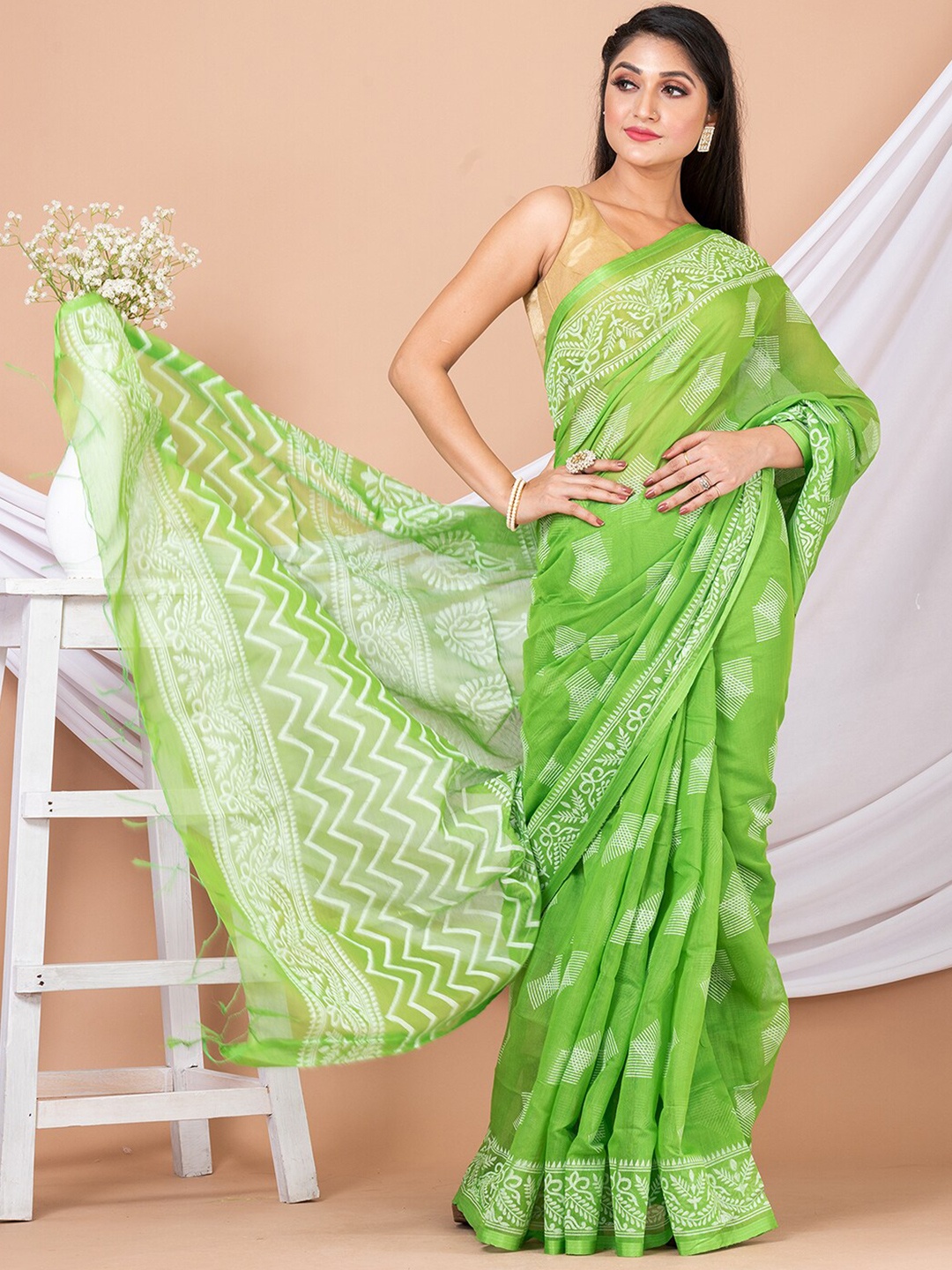

Laa Calcutta Ethnic Motifs Printed Saree, Green