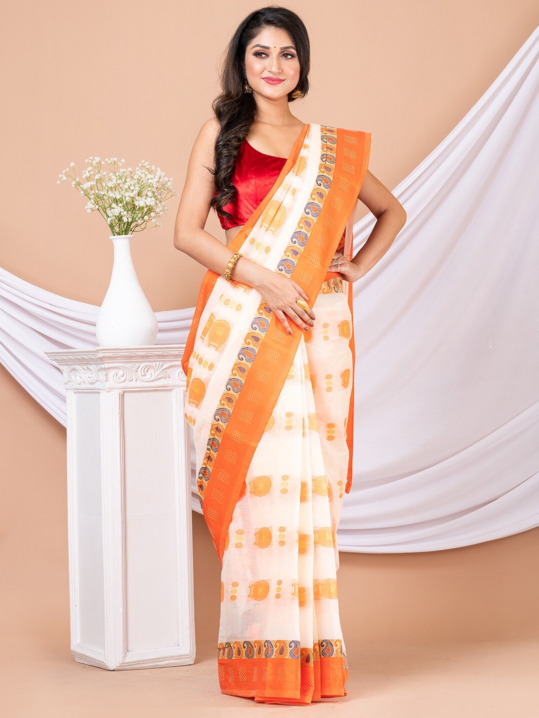 

Laa Calcutta Woven Design Pure Cotton Taant Saree, Off white