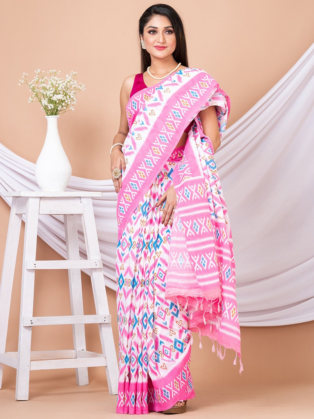 

Laa Calcutta Woven Design Pure Cotton Saree, White