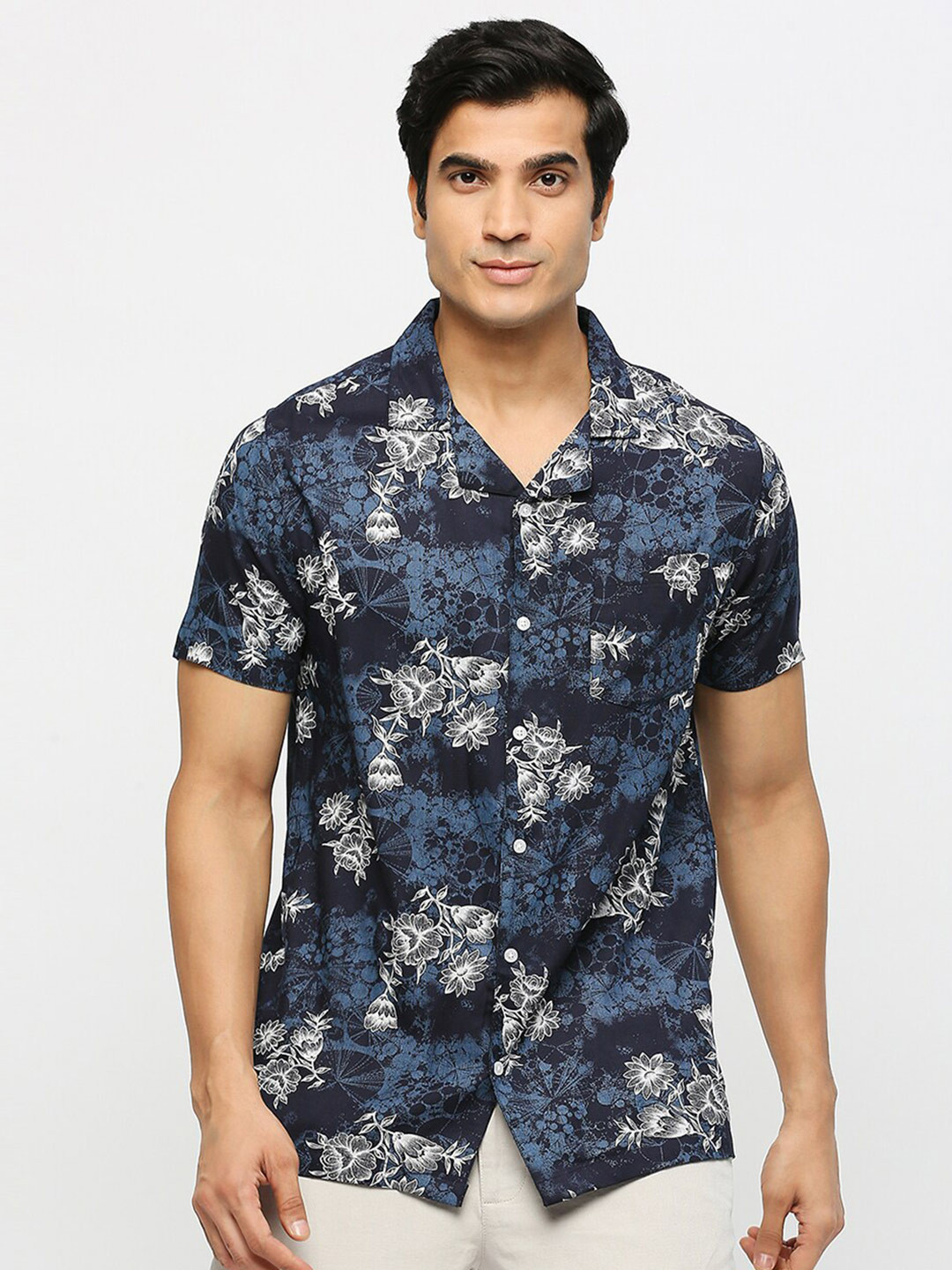 

MOD ECRU Floral Printed Smart Fit Casual Shirt, Navy blue