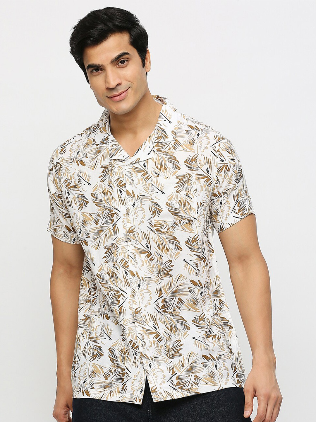 

MOD ECRU Smart Floral Printed Cuban Collar Chest Pocket Casual Shirt, White