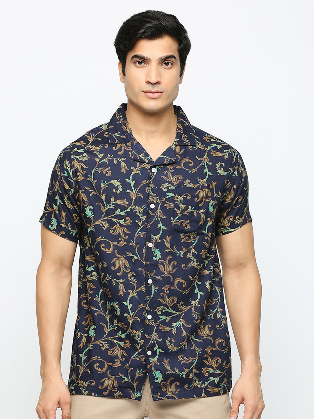 

MOD ECRU Smart Floral Printed Cuban Collar Chest Pocket Casual Shirt, Navy blue