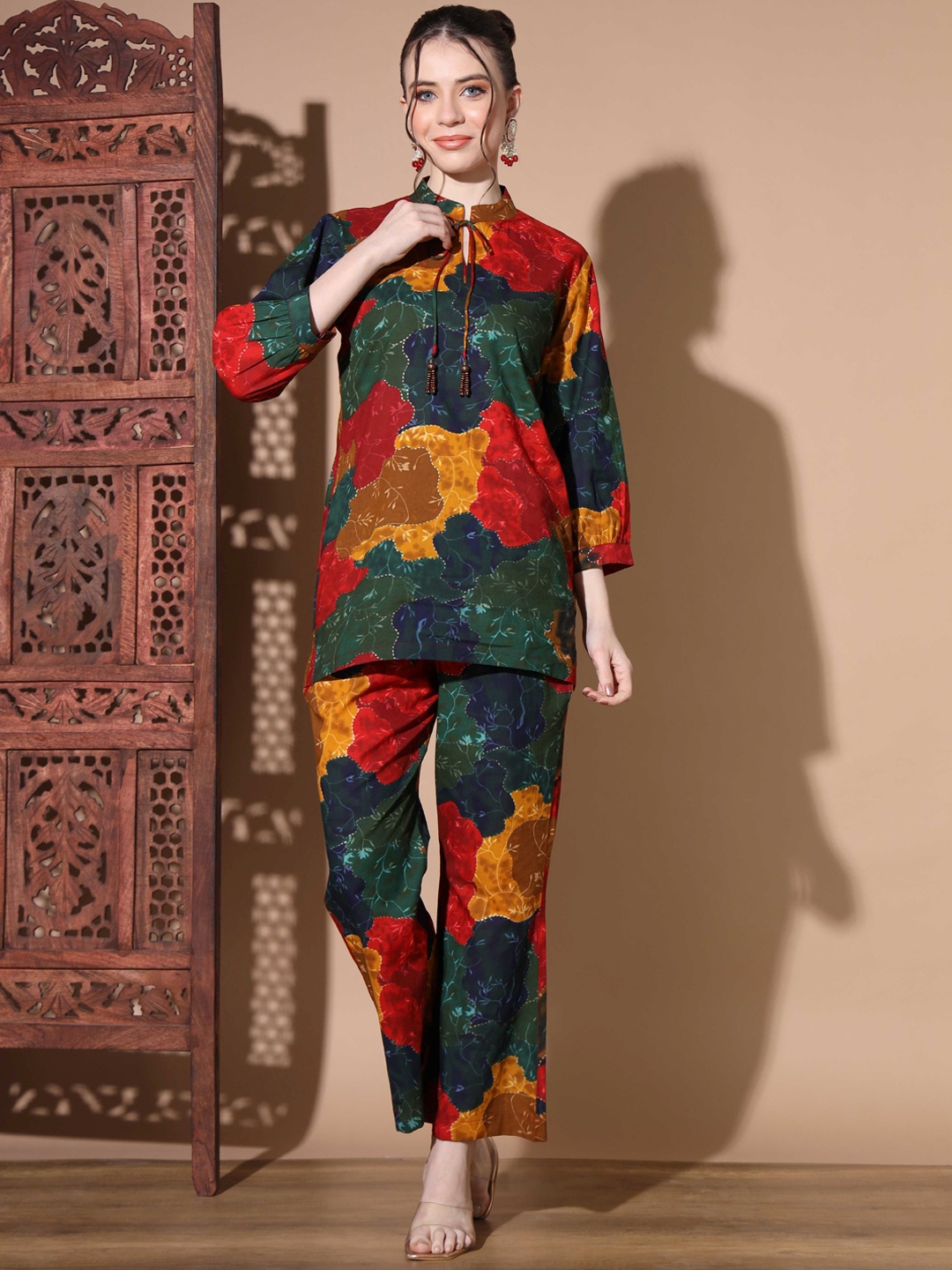 

Vbuyz Colourblocked Printed Mandarin Collar Three-Quarter Sleeves Co-Ord, Green