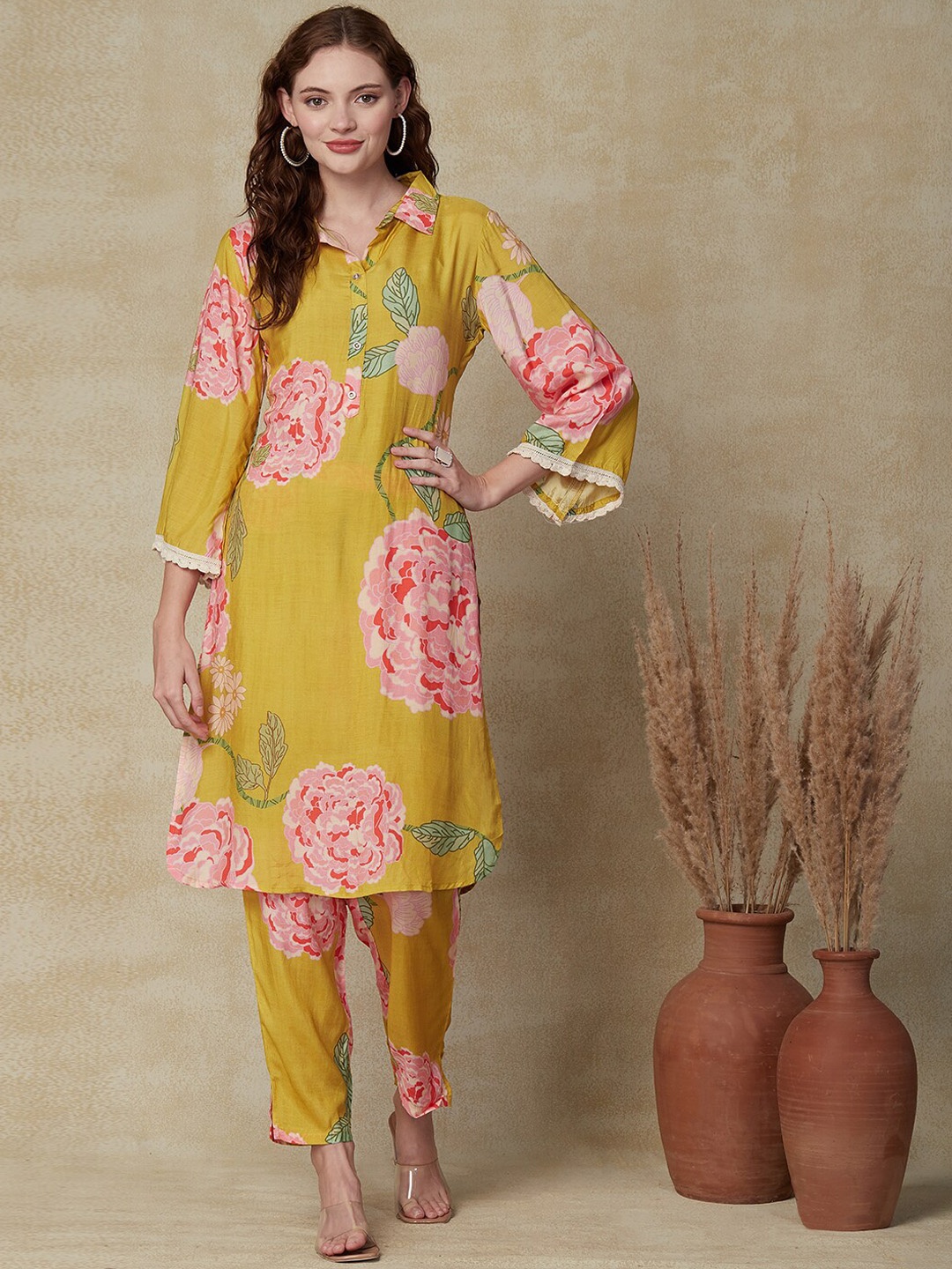 

FASHOR Floral Printed Shirt Collar Kurta with Trousers, Lime green