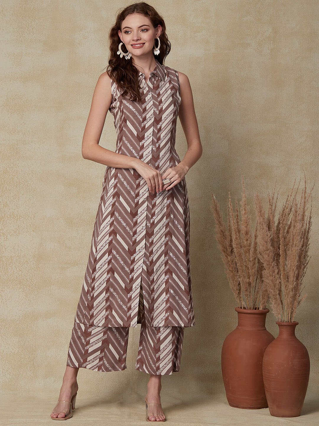 

FASHOR Geomteric Printed Shirt Collar A-Line Kurta With Palazzos, Brown