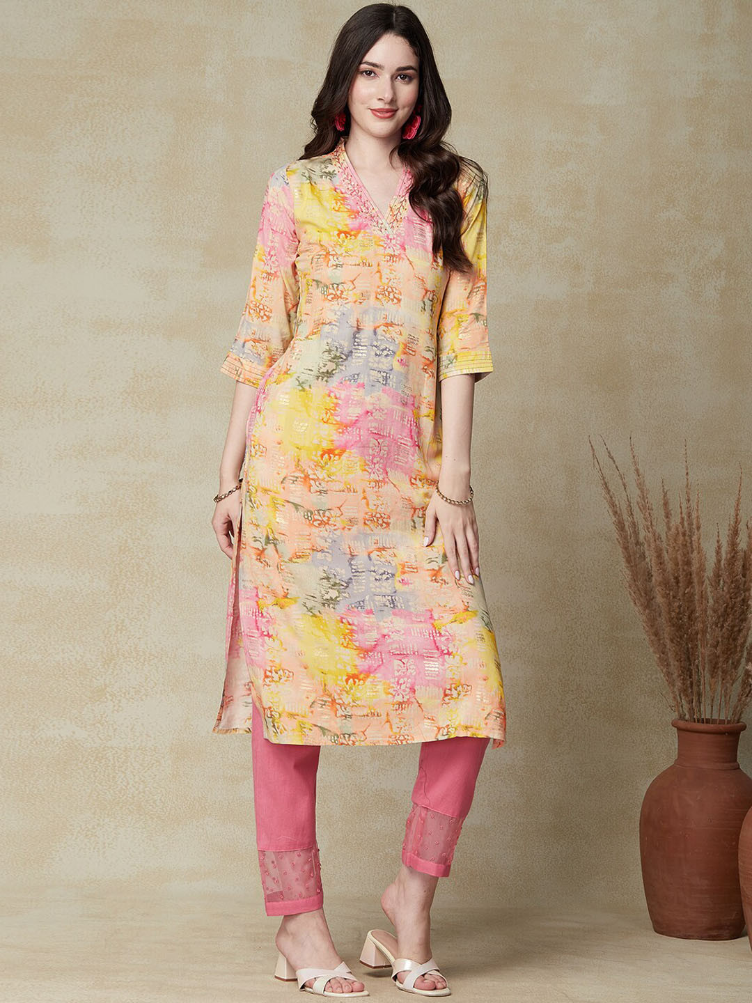 

FASHOR Abstract Printed V-Neck Straight Kurta, Yellow