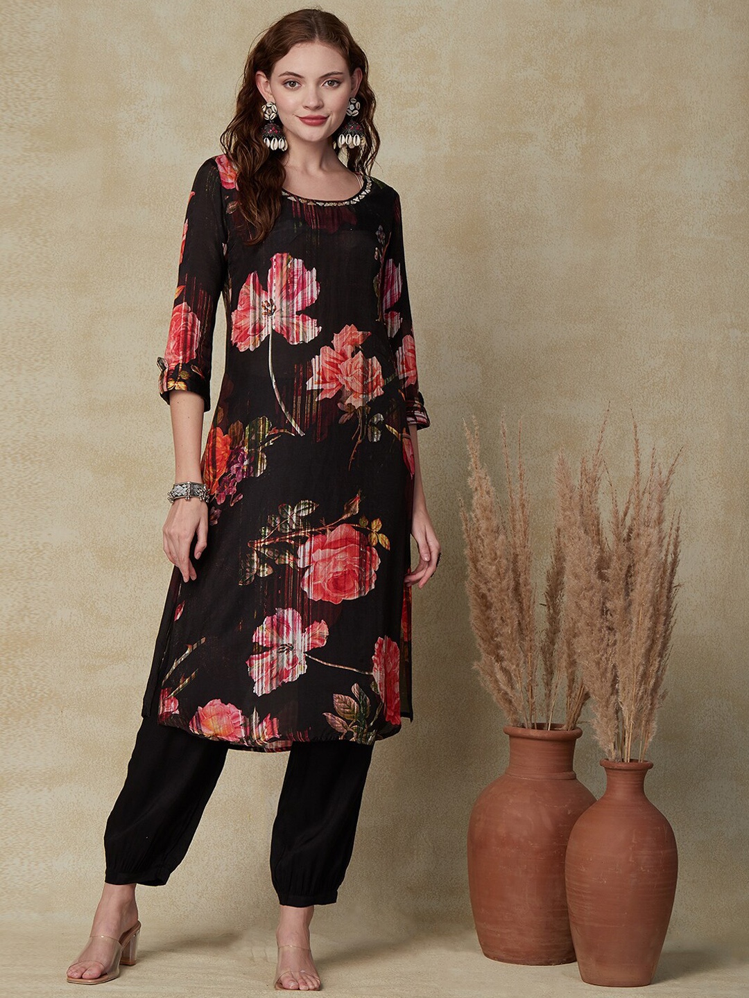 

FASHOR Floral Printed Beads and Stones Regular Kurta with Trousers, Black