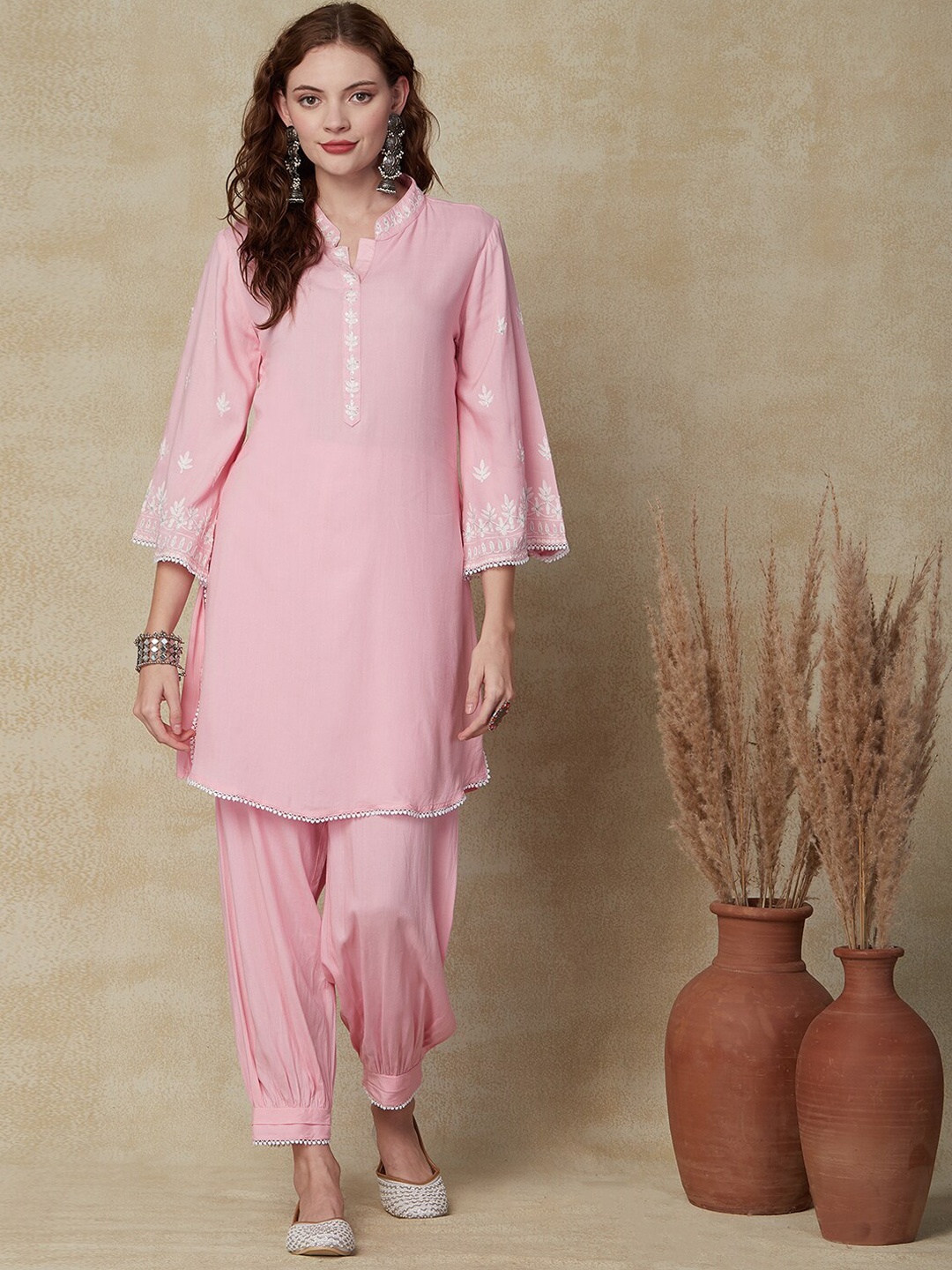 

FASHOR Floral Embroidered Thread Work Kurta With Trousers, Pink