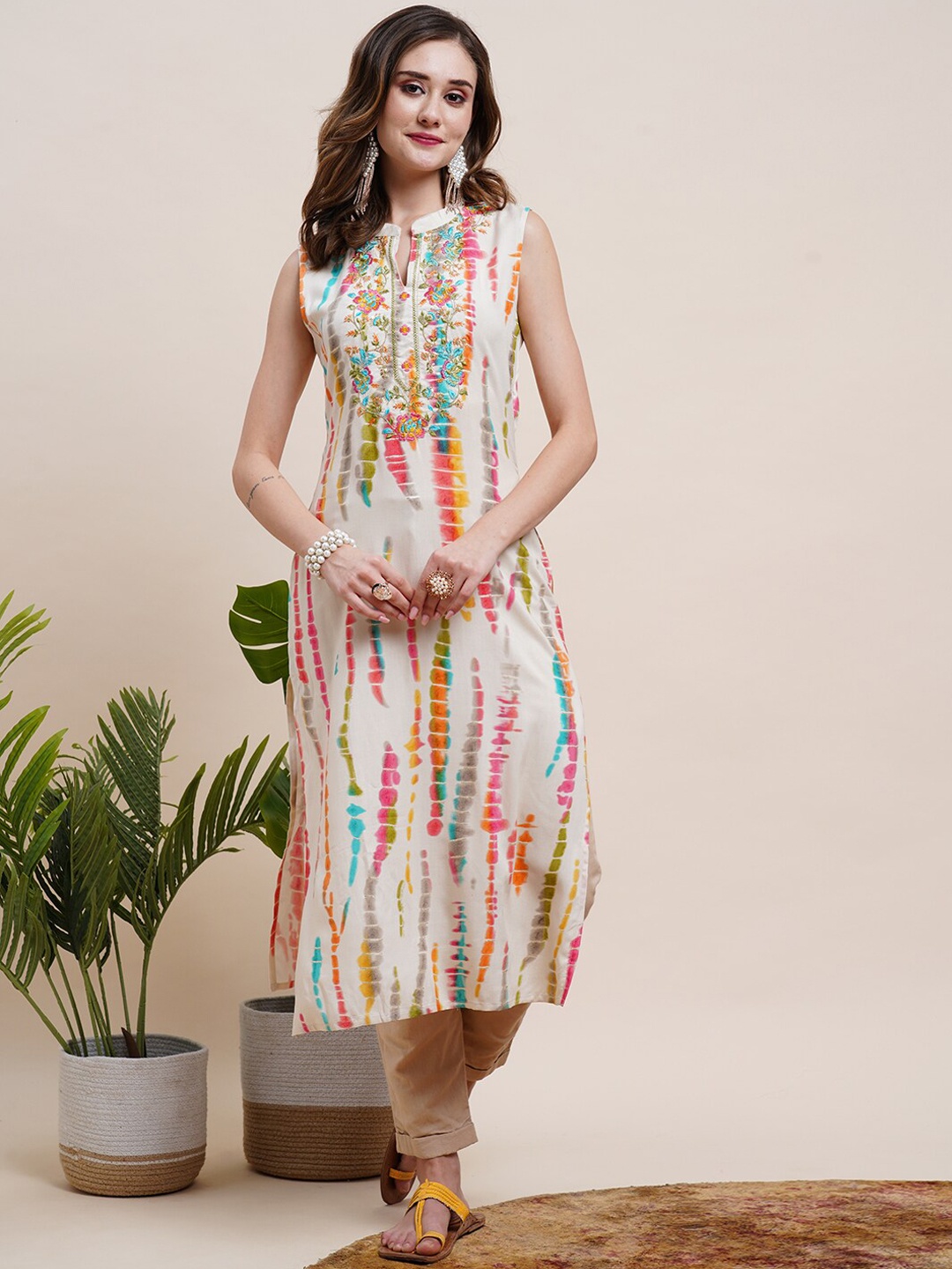 

FASHOR Shibori Dyed Thread Work Sequined Mandarin Collar Kurta, Off white