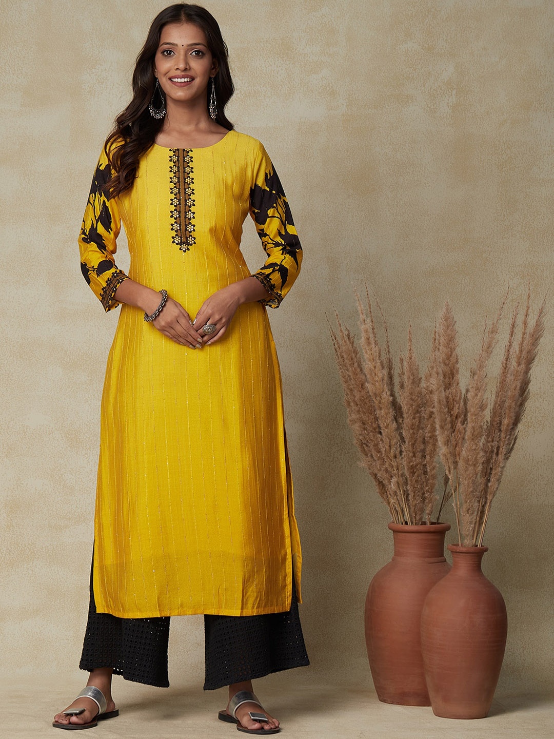 

FASHOR Ethnic Motifs Embroidered Sequined Kurta, Yellow