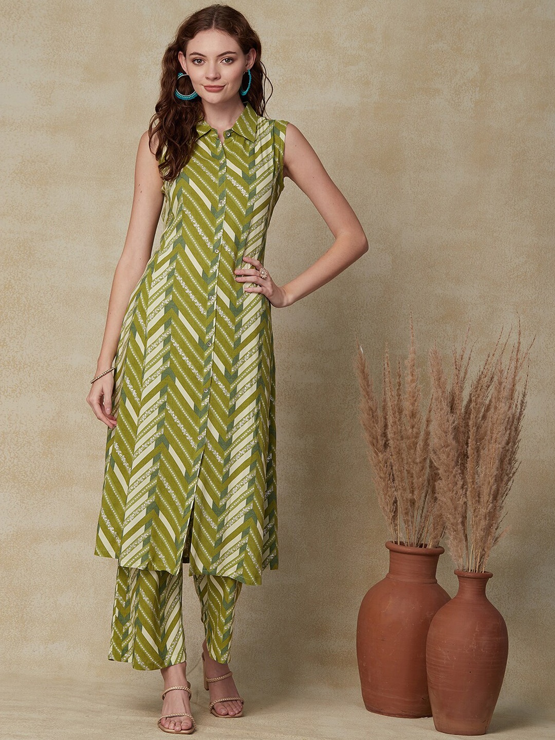 

FASHOR Chevron Printed Kurta with Palazzos, Green
