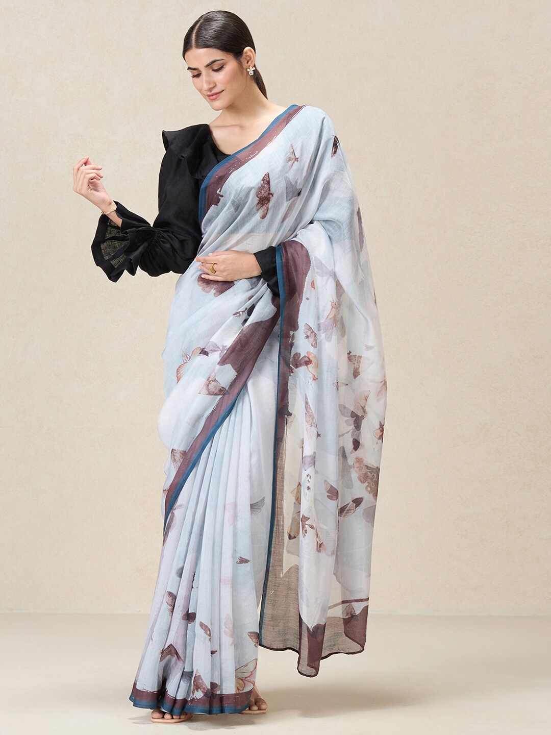 

navyasa by liva Floral Printed Saree, Grey